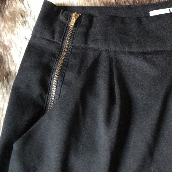 Black shorts - Picture 3 of 9